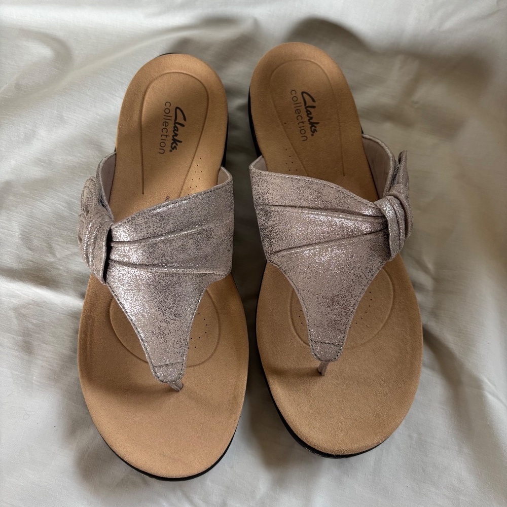 Clarks 12 Wide Laurieann Rae Sandals in Taupe Metallic or Brown Women's